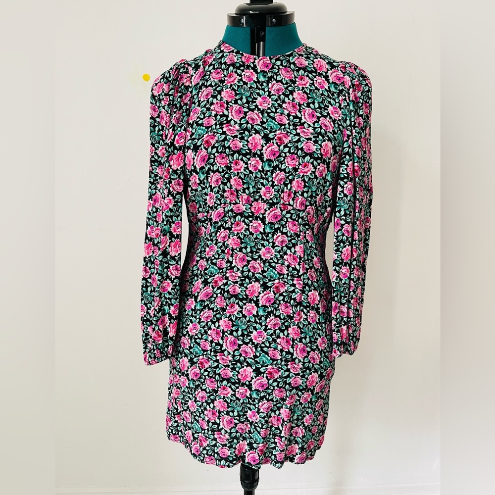 Worn couple of times dress in excellent condition